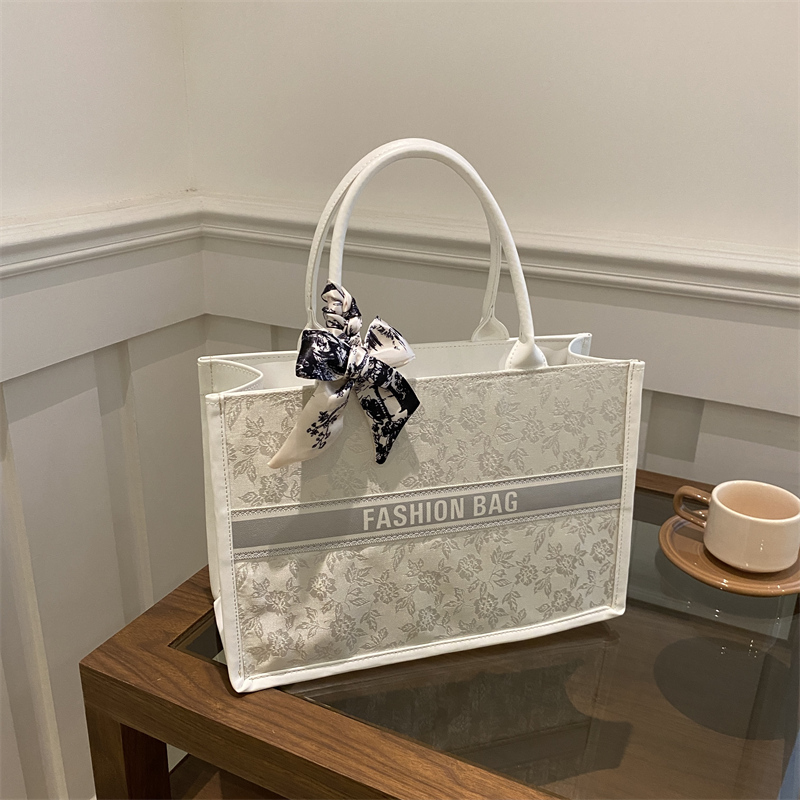 Luxury Bags Supplier - Luxury Elegant Women Tote Bag Embroid