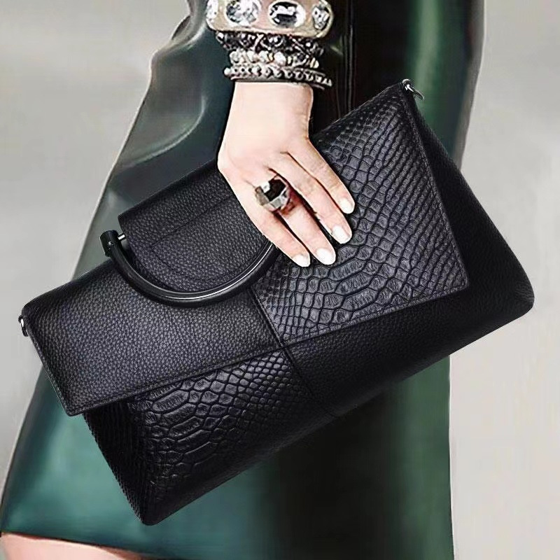 Luxury Bags News - European and American Stylish Convenient Clutch