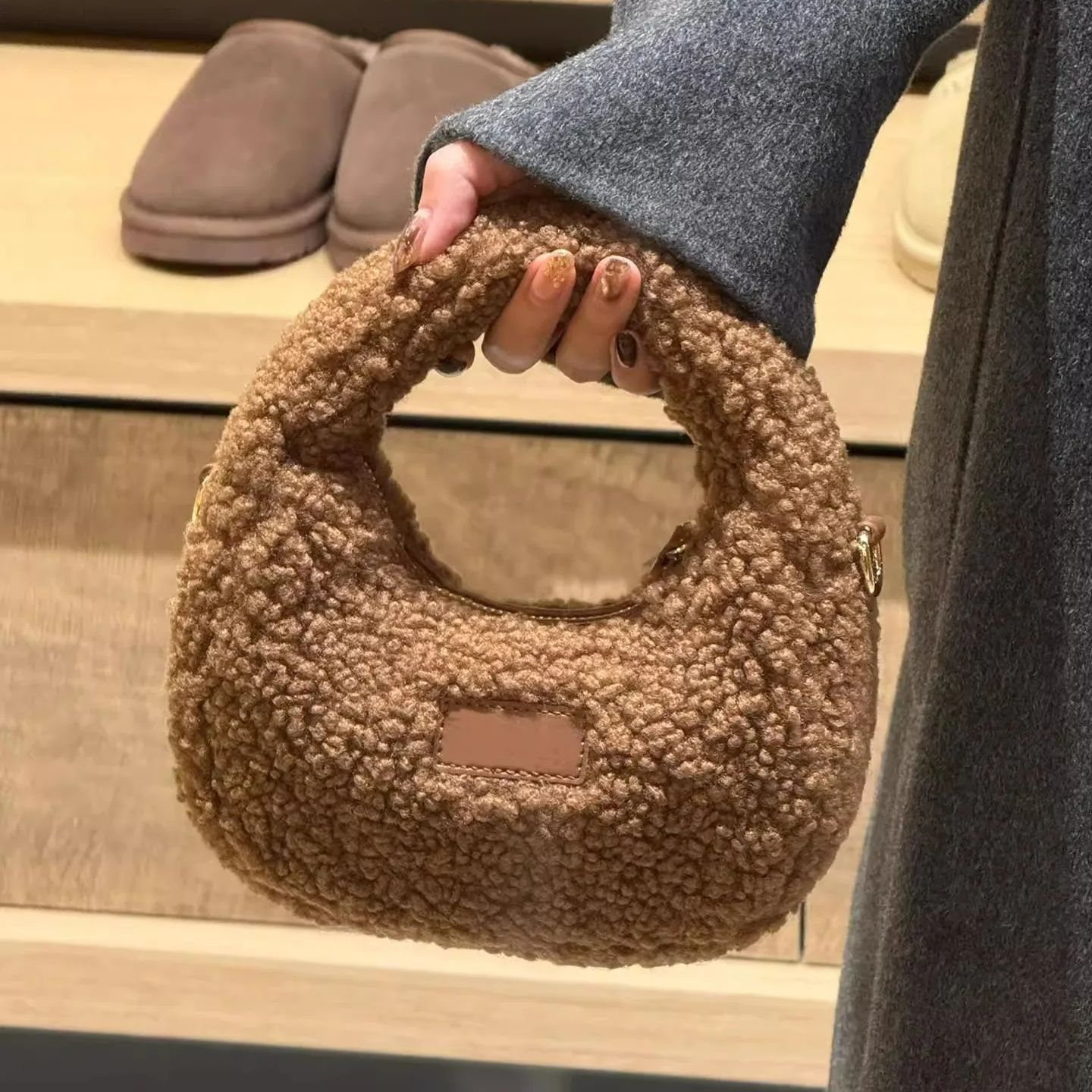 Half Moon Design Lamb Wool Han - Half Moon Bag Suede recension och pris