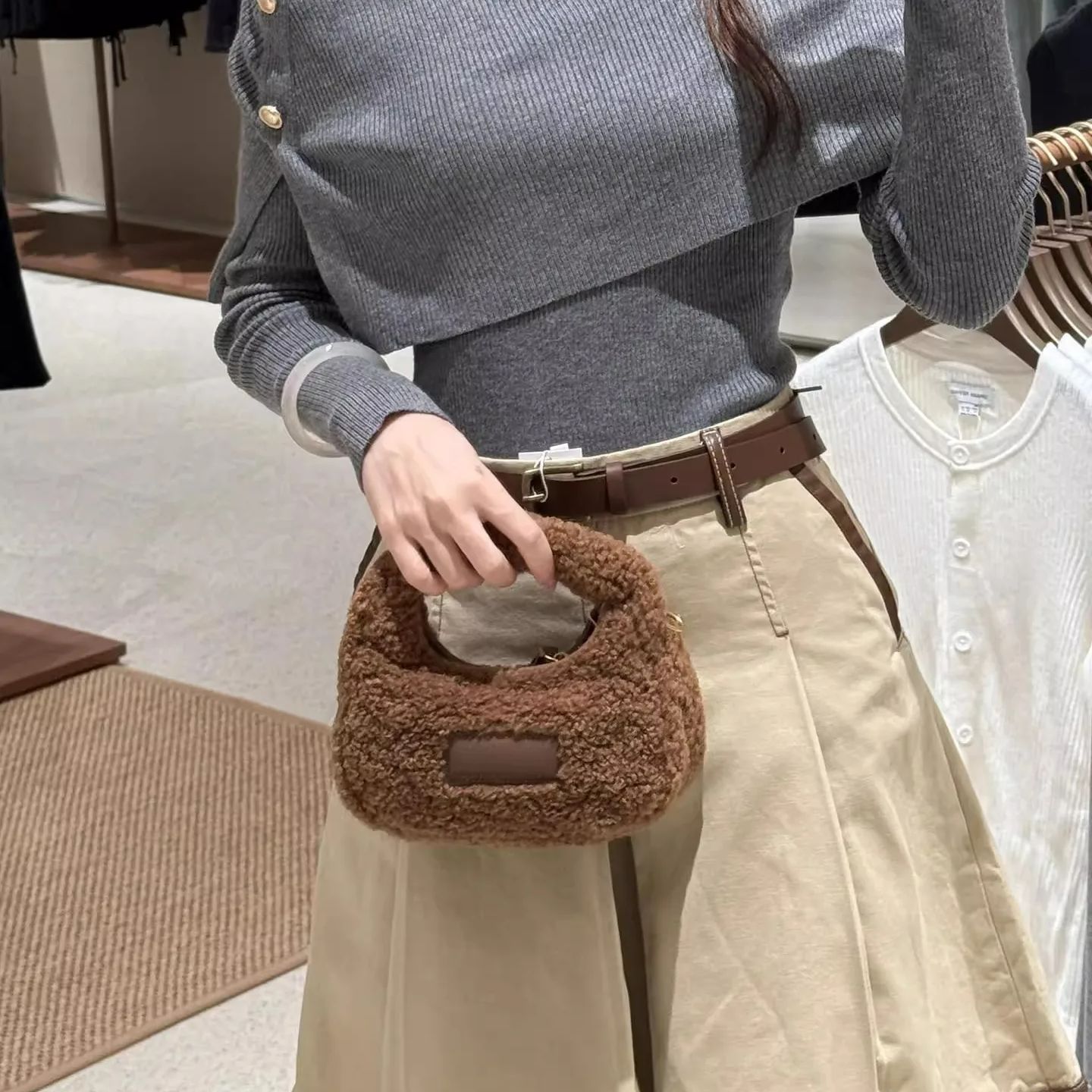 Half Moon Design Lamb Wool Han - Half Moon Bag Suede recension och pris