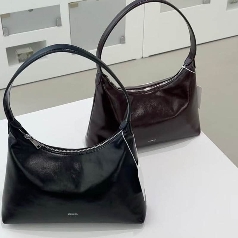 Korean Niche So Creative Soft  - Half Moon Bag Suede recension och pris