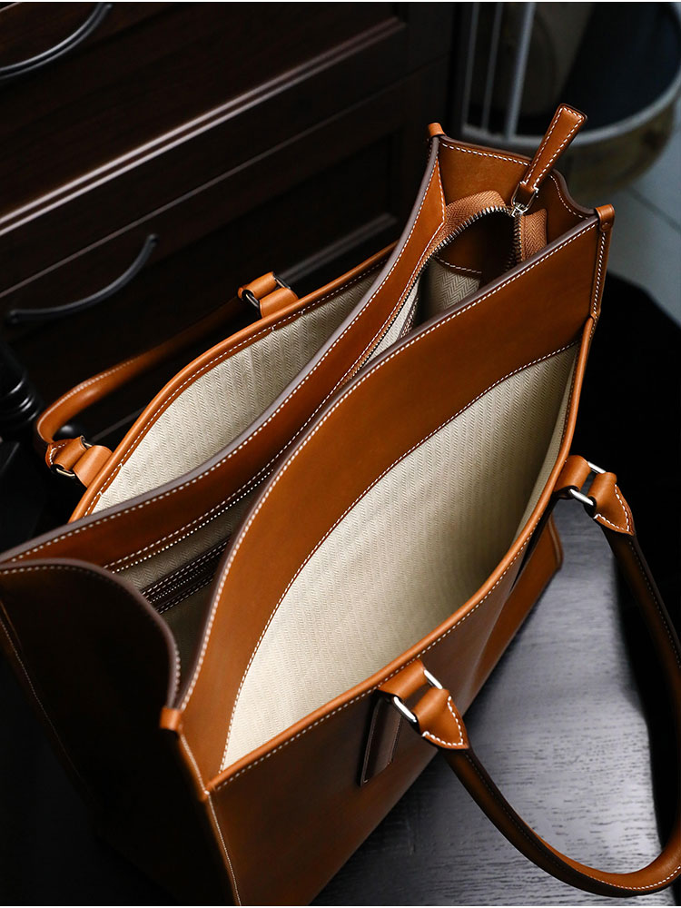 Brown Large Capacity Tote Bag  - Luxury Bags Of 2026 recension och pris