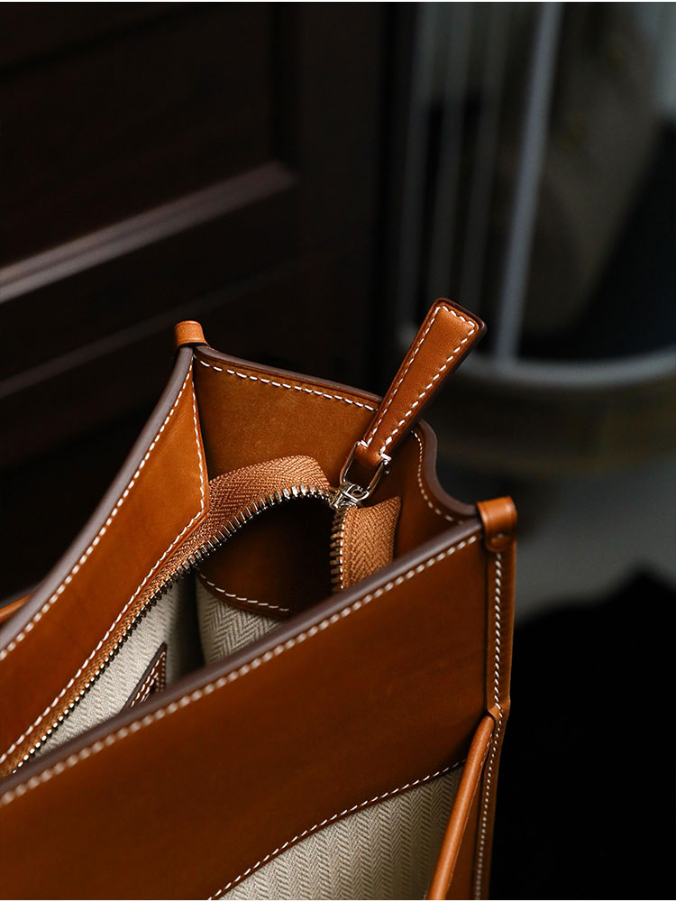 Brown Large Capacity Tote Bag  - Luxury Bags Of 2026 recension och pris