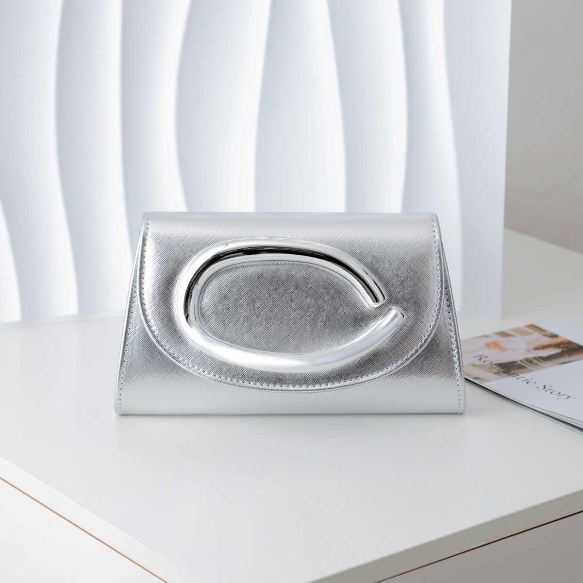 Textured silver PU hand-held d - Luxury Bags Of 2026 recension och pris