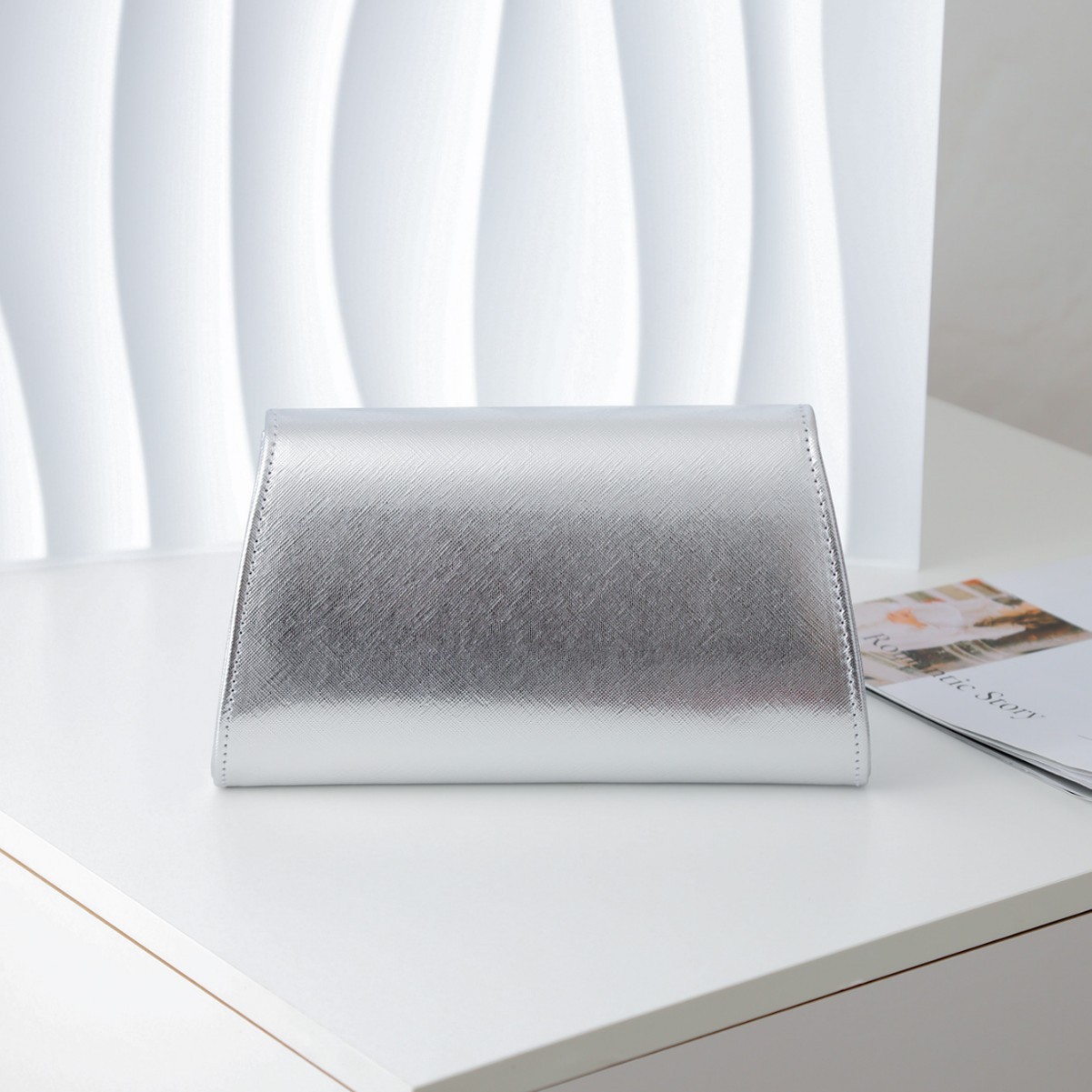 Textured silver PU hand-held d - Luxury Bags Of 2026 recension och pris