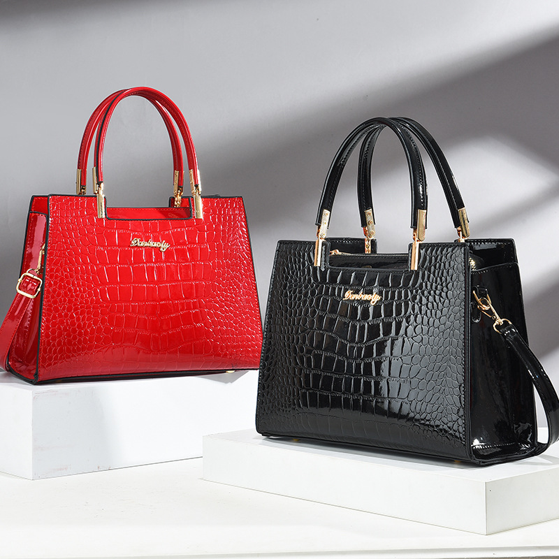 Crocodile Embossed Tote Bag, P - Top Handle Patent Bag recension och pris