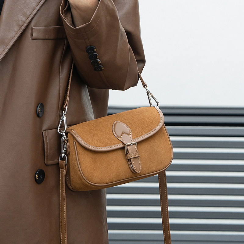 Autumn and winter women's Natu - Half Moon Bag Suede recension och pris