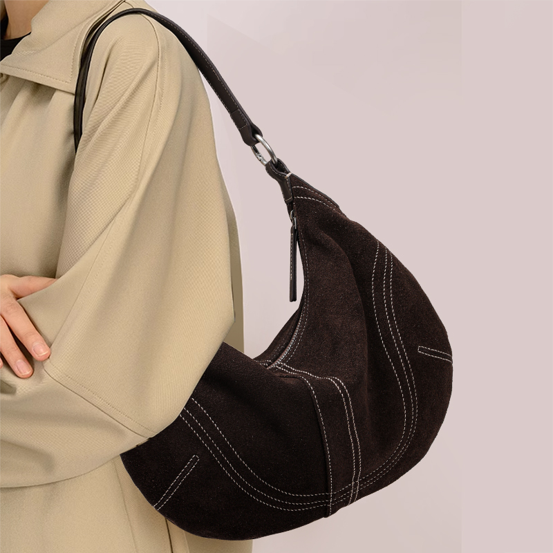 Aidanni Cowhide Suede Underarm - Half Moon Bag Suede recension och pris