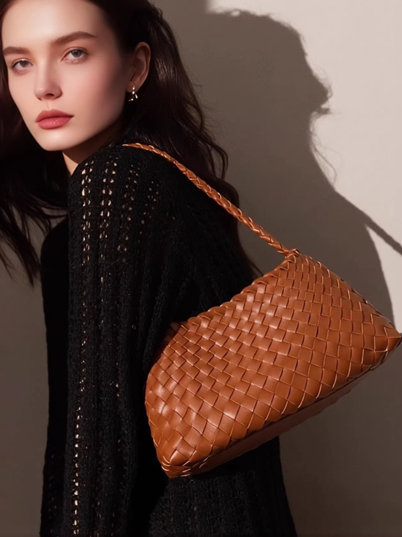 Hand woven popular high-end si - Half Moon Bag Suede recension och pris
