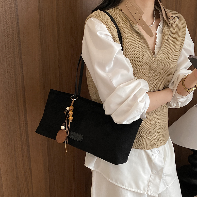 LEFTSIDE Retro Suede Shoulder  - Luxury Bags Of 2026 recension och pris
